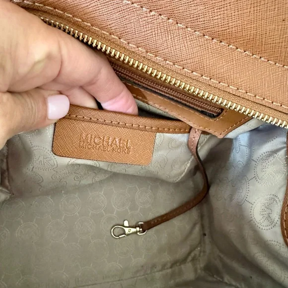 MICHAEL KORS brown leather bag. Like new - Picture 6 of 8